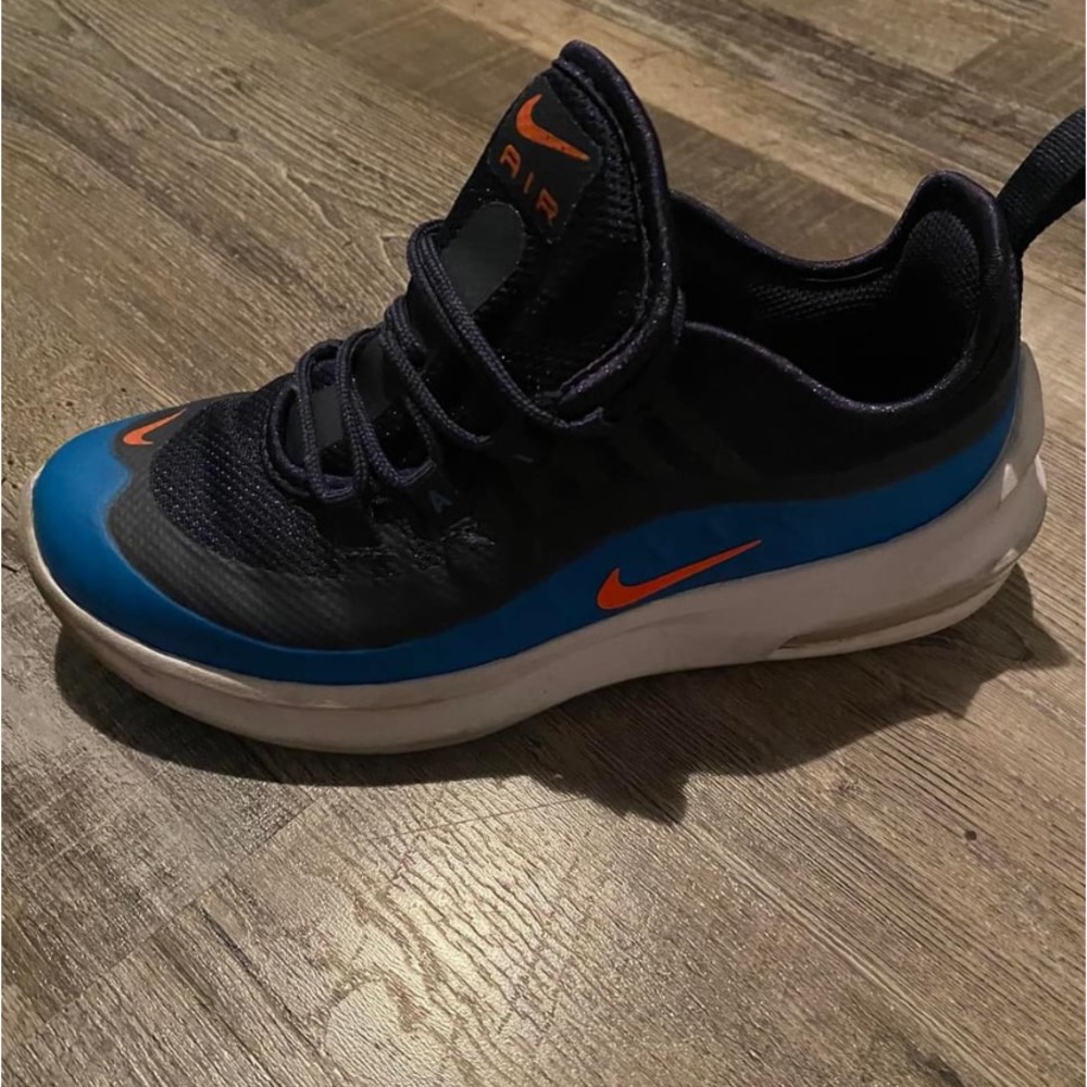 Boys shoes